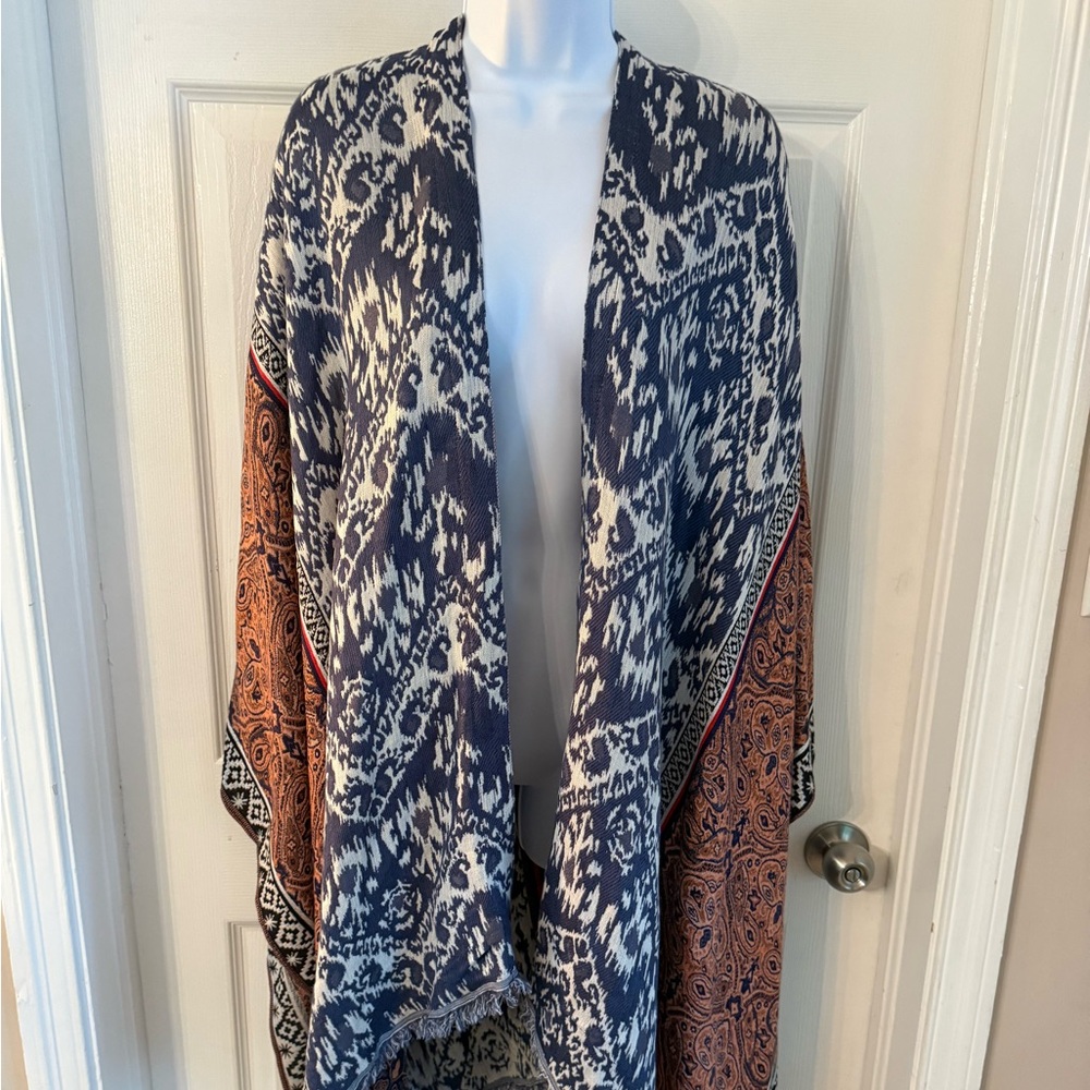 Do everything in love Navy, Cream & Rust Patterned Poncho
